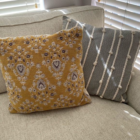 Decorative pillow - Picture 2 of 2
